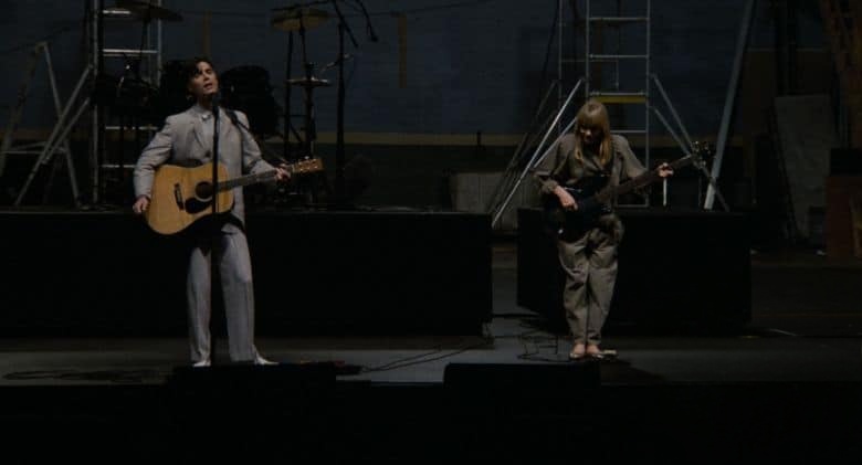 美国纪录片《别假正经 Stop Making Sense 1984》英语无字 无水印纯净版 4K超清/2160P/MKV/20.5G 现场摇滚插图1 美国纪录片《别假正经 Stop Making Sense 1984》英语无字 无水印纯净版 4K超清/2160P/MKV/20.5G 现场摇滚插图1