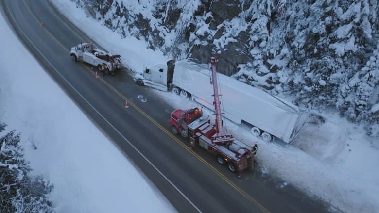 探索频道《公路事故救援行动 Highway Thru Hell 2022-2026》第11-14季共60集 英语中英双字 官方纯净版 1080P/MKV/108G 穿越地狱的高速公路插图6 探索频道《公路事故救援行动 Highway Thru Hell 2022-2026》第11-14季共60集 英语中英双字 官方纯净版 1080P/MKV/108G 穿越地狱的高速公路插图6