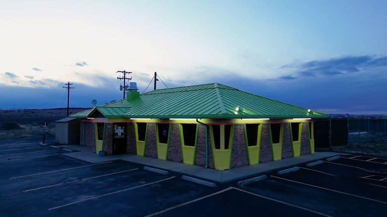 澳大利亚纪录片《人生切片：旧必胜客里的美国梦 Slice of Life: The American Dream. In Former Pizza Huts.2024》英语无字 无水印纯净版 必胜客与美国梦插图1