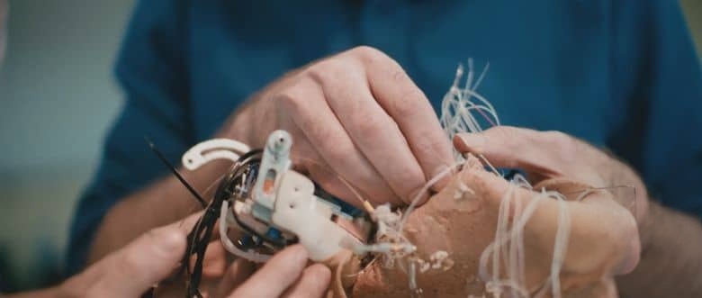 美国纪录片《我的机器人索菲娅:人工智能幻象 My Robot Sophia 2022》英语中英双字 无水印纯净版 人工智能幻象插图3 美国纪录片《我的机器人索菲娅:人工智能幻象 My Robot Sophia 2022》英语中英双字 无水印纯净版 人工智能幻象插图3