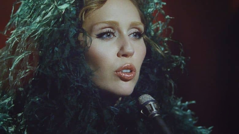 美国纪录片《麦莉·赛勒斯:美丽幻境 Miley Cyrus: Something Beautiful 2025》英语中英双字 无水印纯净版 艺术自由的探索插图1 美国纪录片《麦莉·赛勒斯:美丽幻境 Miley Cyrus: Something Beautiful 2025》英语中英双字 无水印纯净版 艺术自由的探索插图1