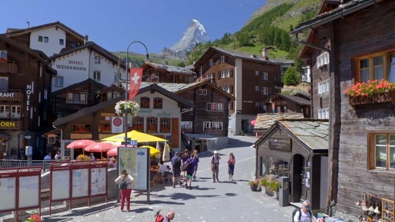 英国纪录片《阿尔卑斯山之最 Rick Steves’ Best of the Alps 2021》英语中英双字 无水印纯净版 徒步欧洲插图5 英国纪录片《阿尔卑斯山之最 Rick Steves’ Best of the Alps 2021》英语中英双字 无水印纯净版 徒步欧洲插图5